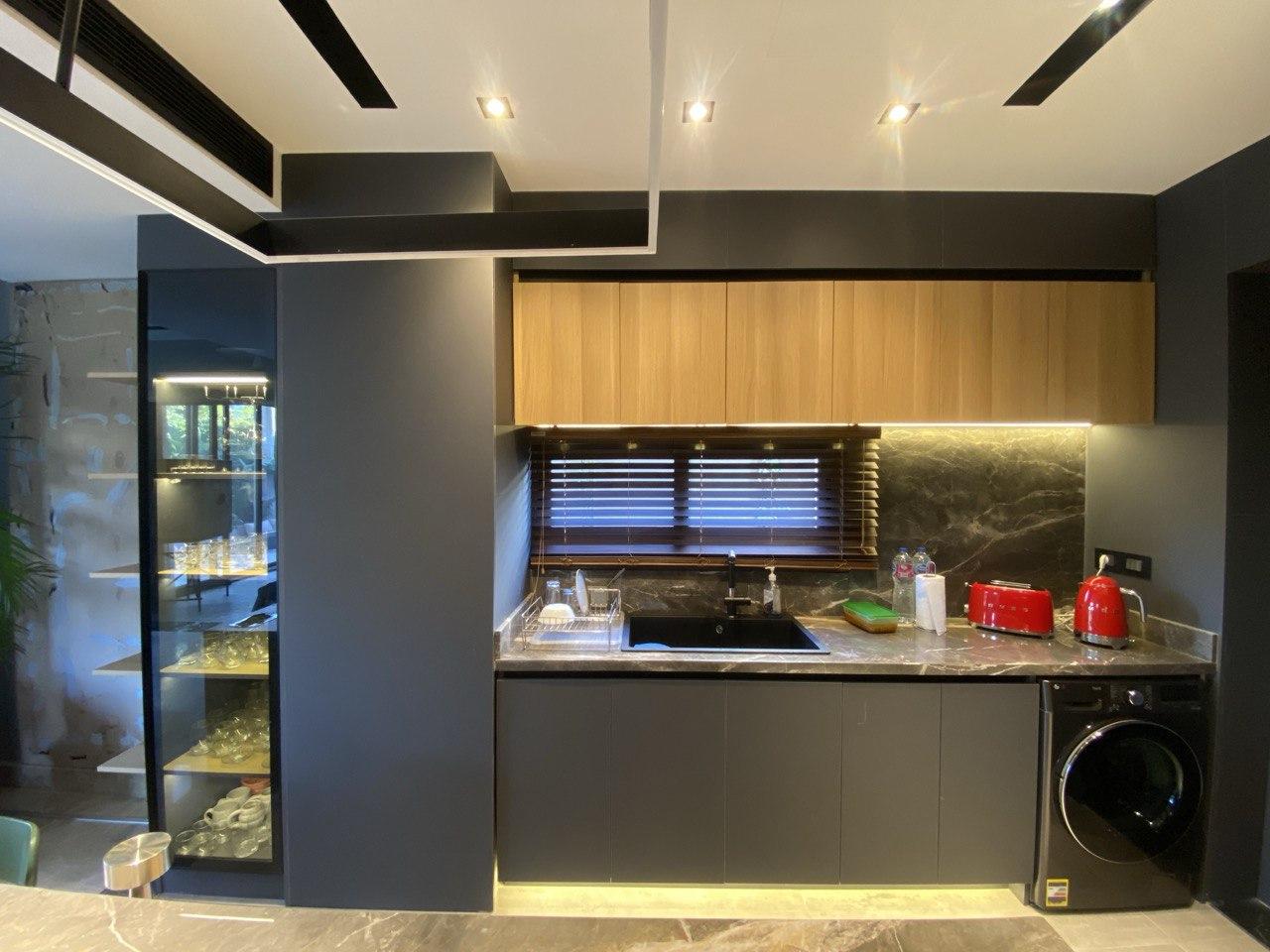 Modern Kitchen & Dining